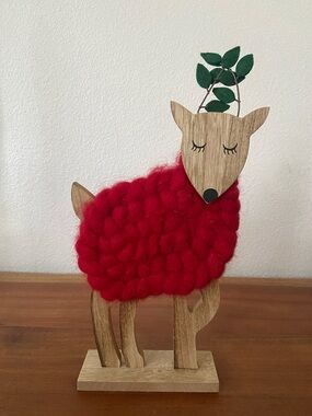 Macy’s reindeer figurine Christmas home decor red yarn 11”